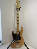 Left-Handed Squier Jazz Bass Classic Vibe 70's in Natural