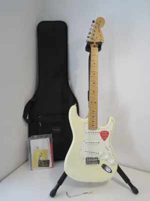 2015 Fender American Special Stratocaster in Olympic White - Near Mint