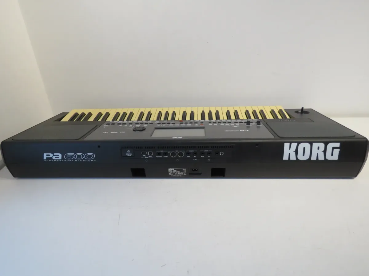 Korg PA-600 Professional Arranger 61 Key Keyboard