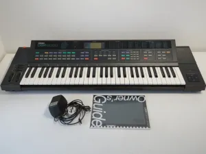 Vintage Yamaha DSR-2000 61 Key Keyboard with PSU & Owner's Guide