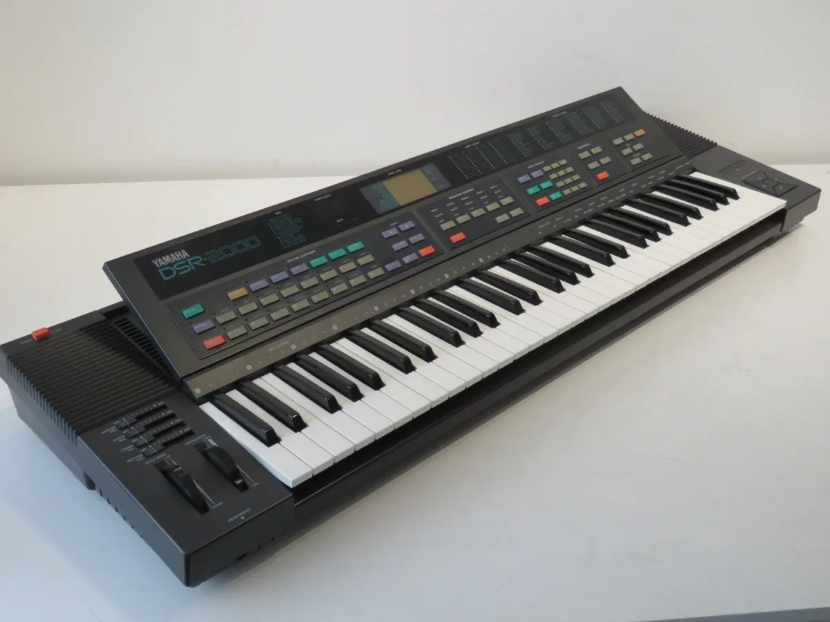 Vintage Yamaha DSR-2000 61 Key Keyboard with PSU & Owner's Guide