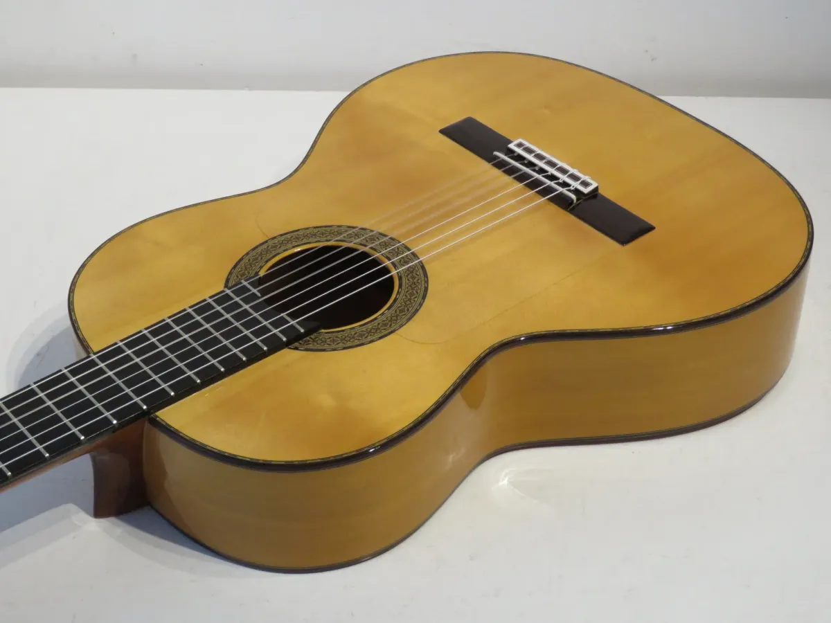 00 Amalio Burguet 2-F Flamenco Guitar with Hard case – Superb