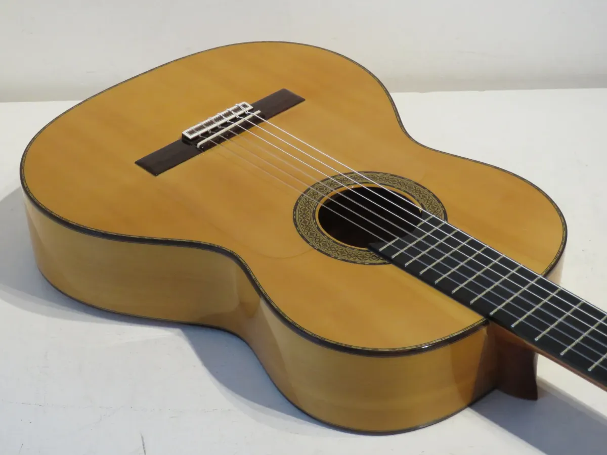 00 Amalio Burguet 2-F Flamenco Guitar with Hard case – Superb