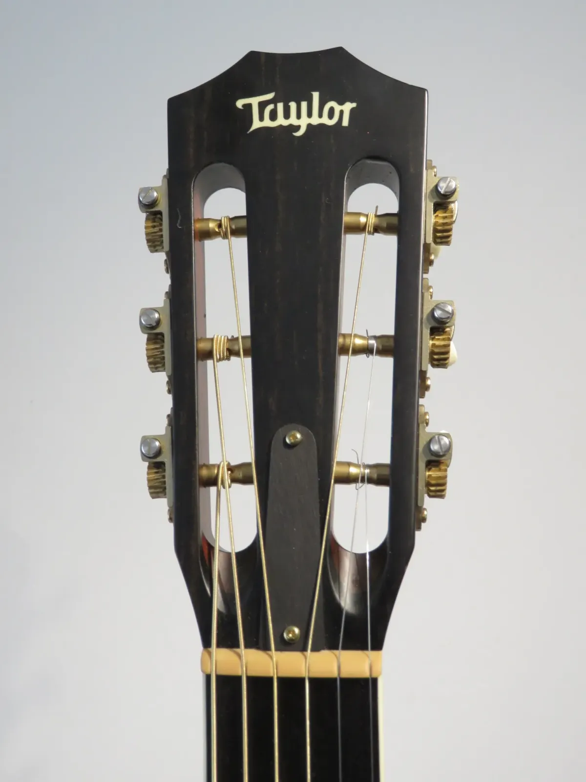 2015 Taylor 522ce 12-Fre V Class Grand Concert Cutaway Acoustic Guitar with OHSC