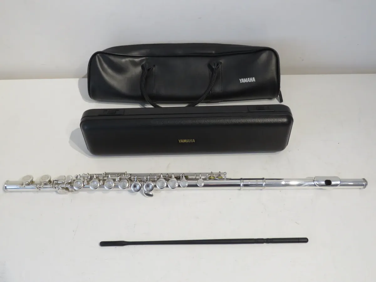 Yamaha Japan YFL-211 Silver Plated Flute Outfit - Perfect Student Instrument