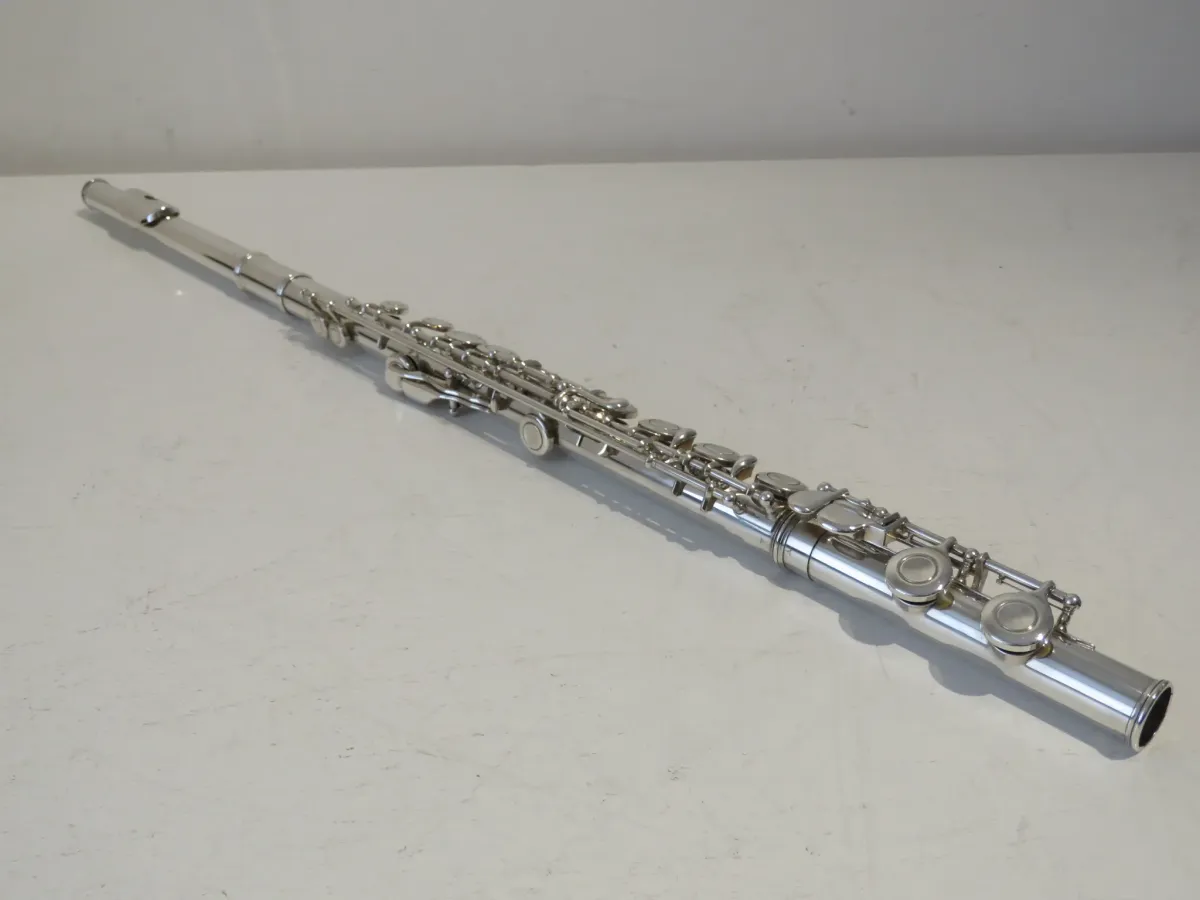 Yamaha Japan YFL-211 Silver Plated Flute Outfit - Perfect Student Instrument