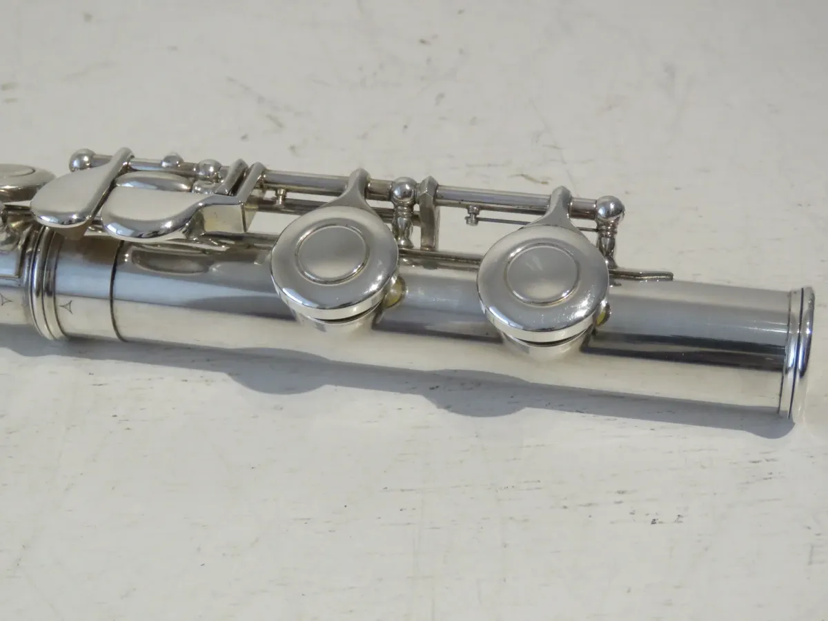 Yamaha Japan YFL-211 Silver Plated Flute Outfit - Perfect Student Instrument