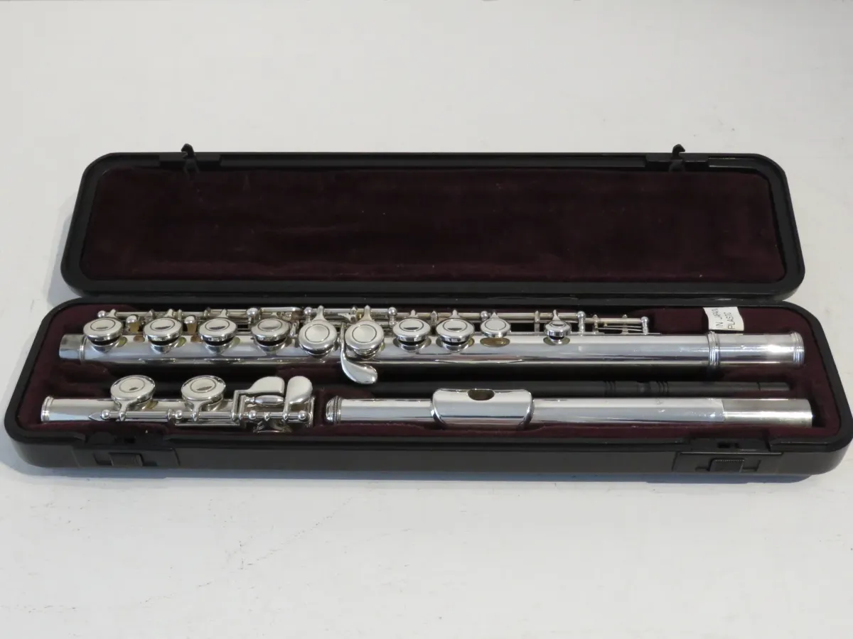 Yamaha Japan YFL-211 Silver Plated Flute Outfit - Perfect Student Instrument