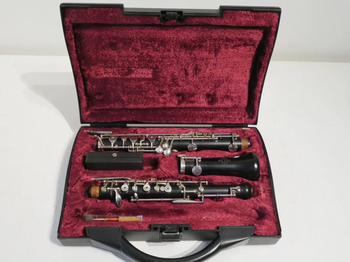 Buffet Crampon Student Thumbplate Oboe with Case and Reeds – Superb