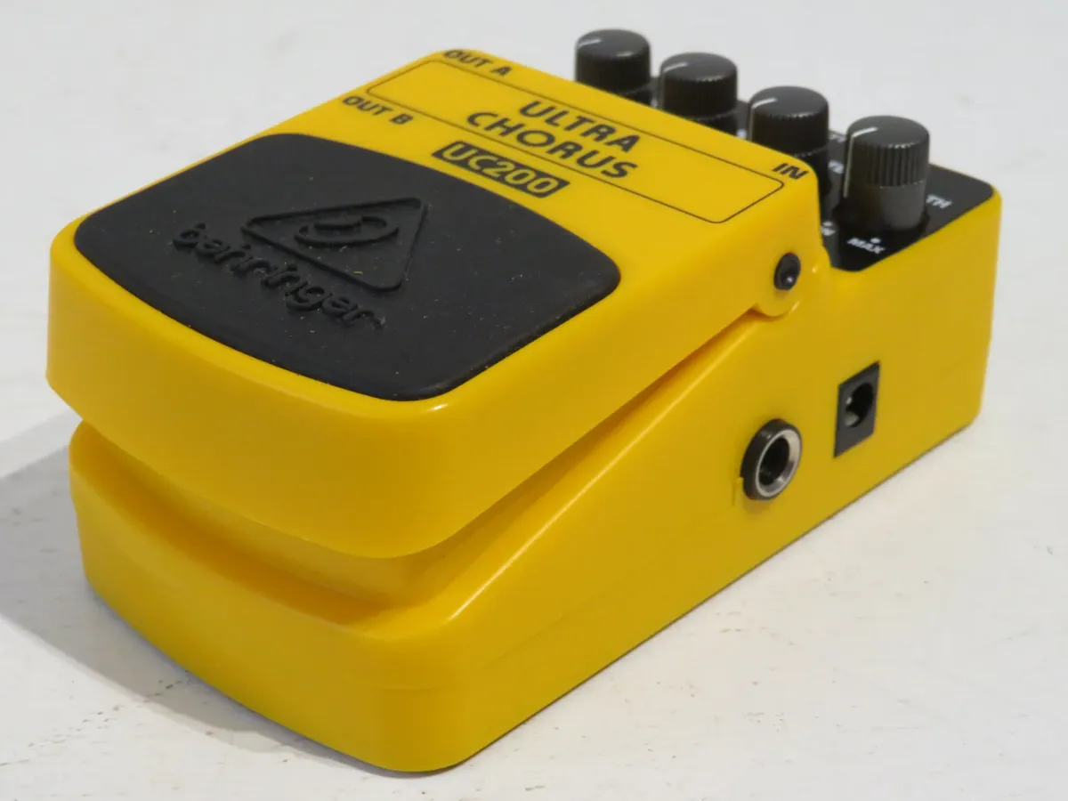 Behringer UC200 Ultra Chorus Guitar Effects Pedal