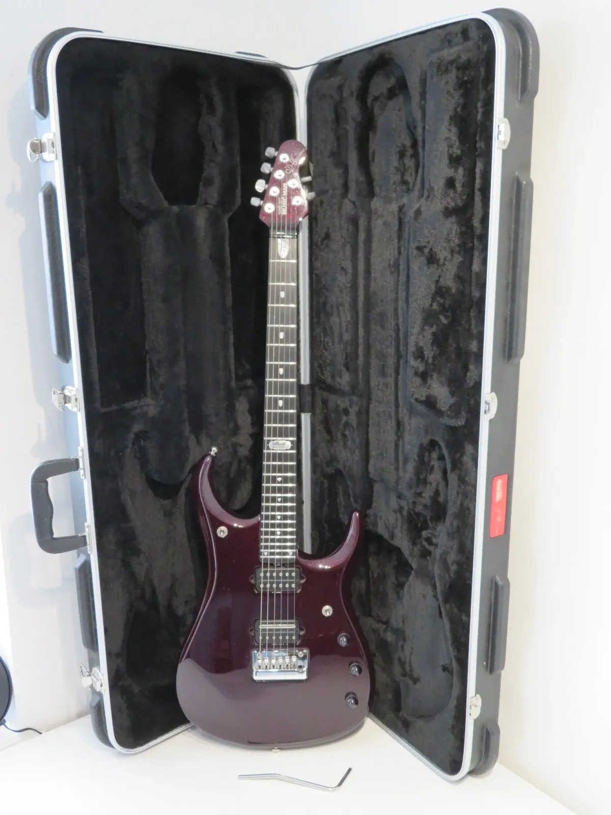 2012 Ernie Ball BFR John Petrucci Music Man JP12 in Cherry Sugar – Stunning