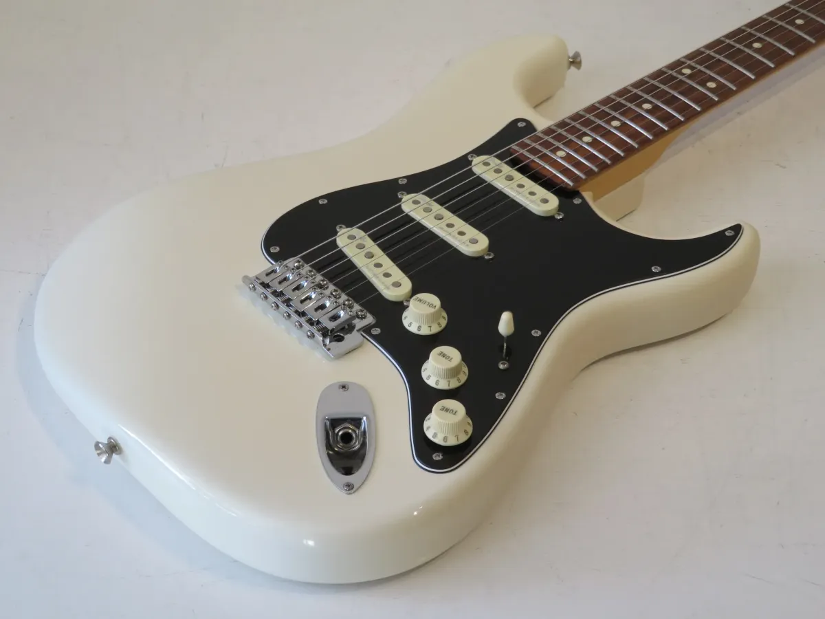 2018 Fender American Performer Stratocaster in Arctic White with Tweed Case