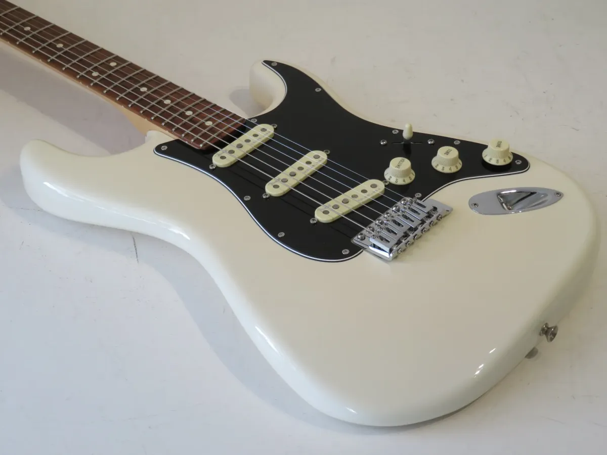 2018 Fender American Performer Stratocaster in Arctic White with Tweed Case