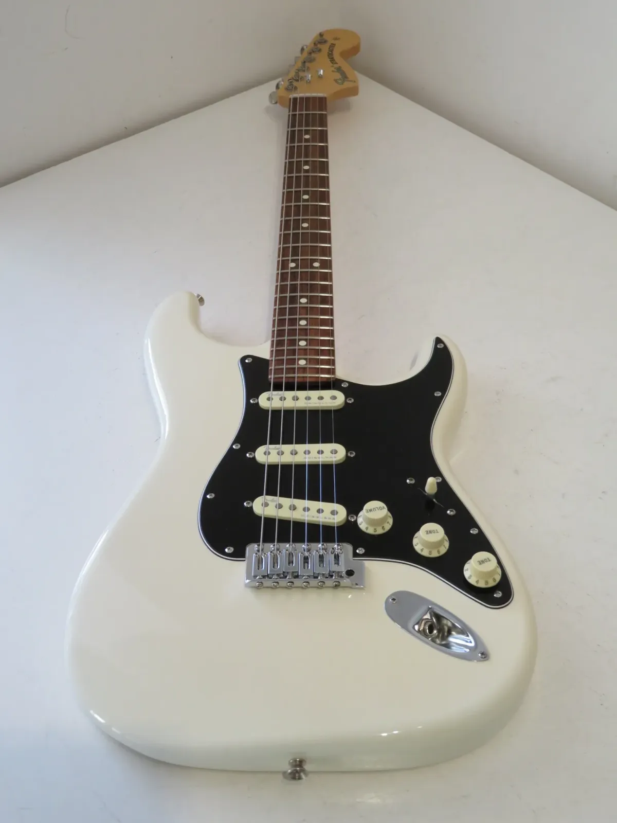 2018 Fender American Performer Stratocaster in Arctic White with Tweed Case