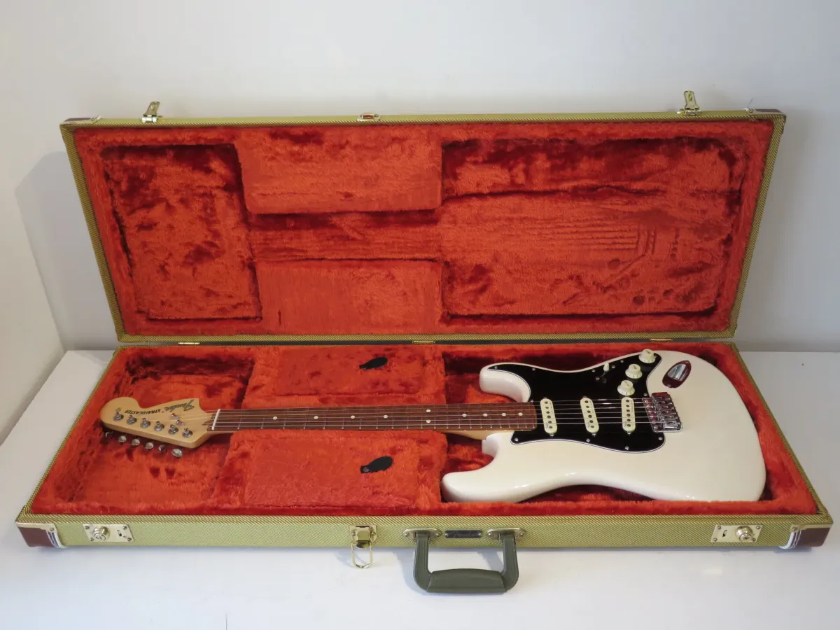 2018 Fender American Performer Stratocaster in Arctic White with Tweed Case