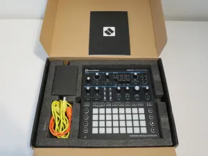 Novation Circuit Mono Station Paraphonic Analog Synthesizer – Boxed