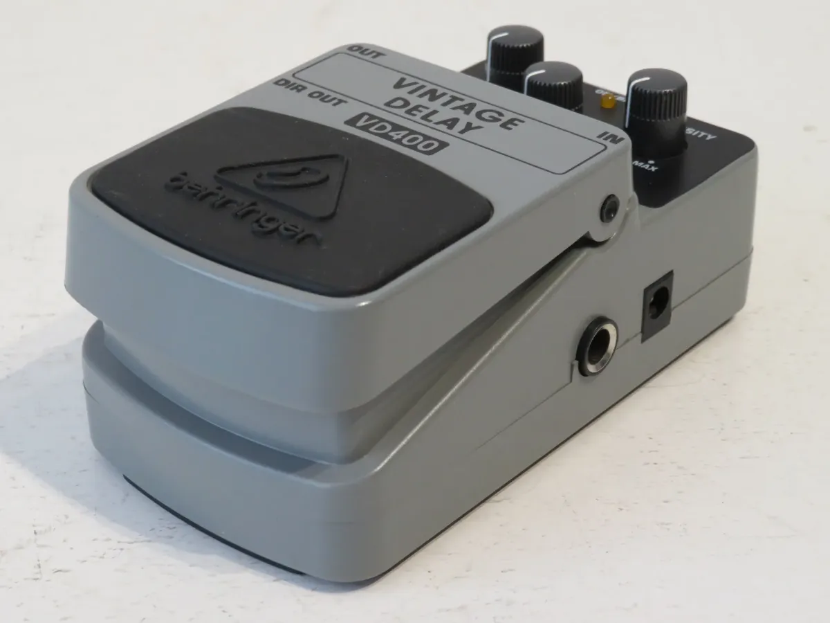 Behringer VD-400 Vintage Delay Guitar Effects Pedal
