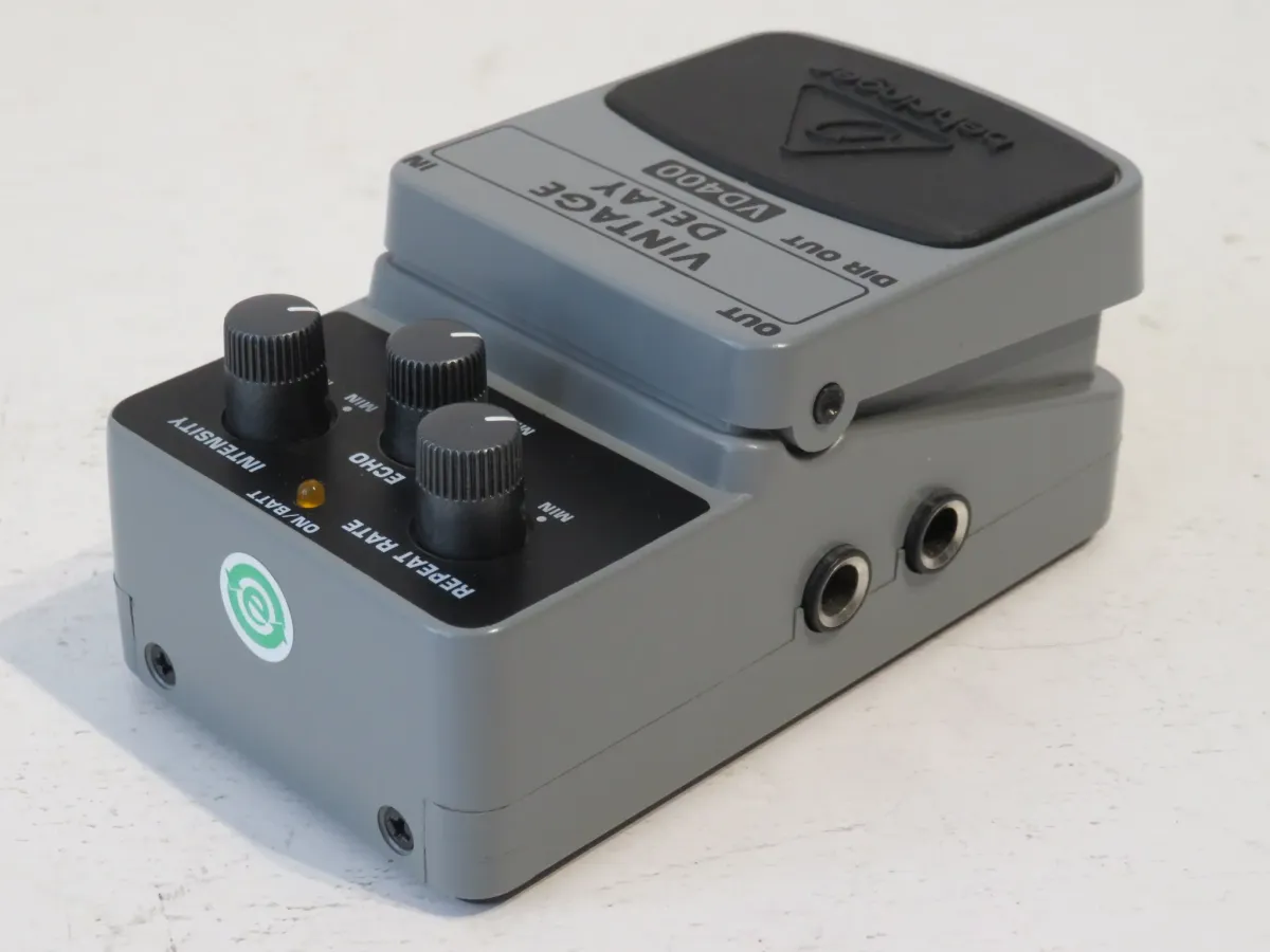 Behringer VD-400 Vintage Delay Guitar Effects Pedal