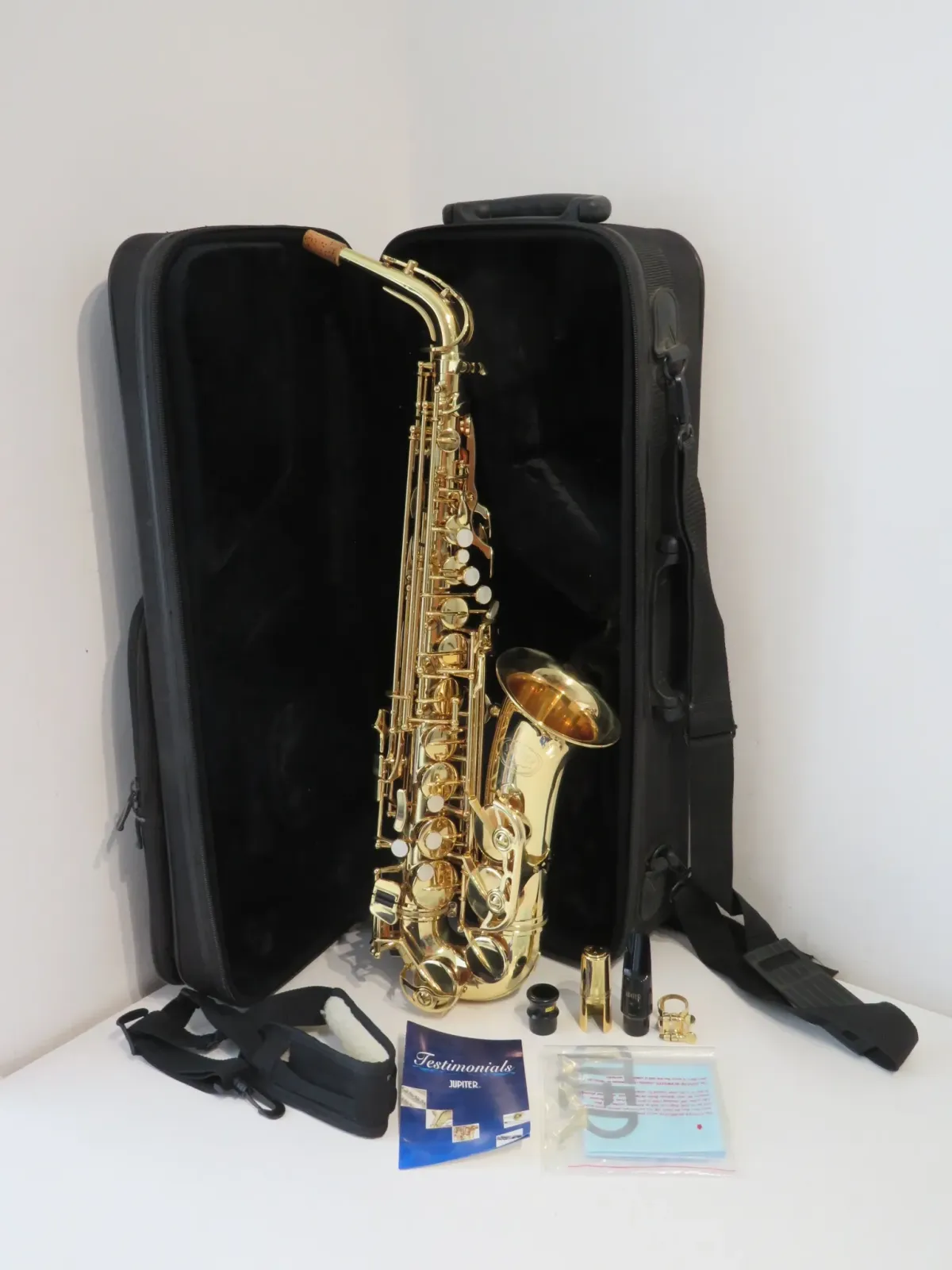 Jupiter JAS-567-565 サックス ケース付き Jupiter JAS-567-565 サックス ケース付き Jupiter JAS-567-565